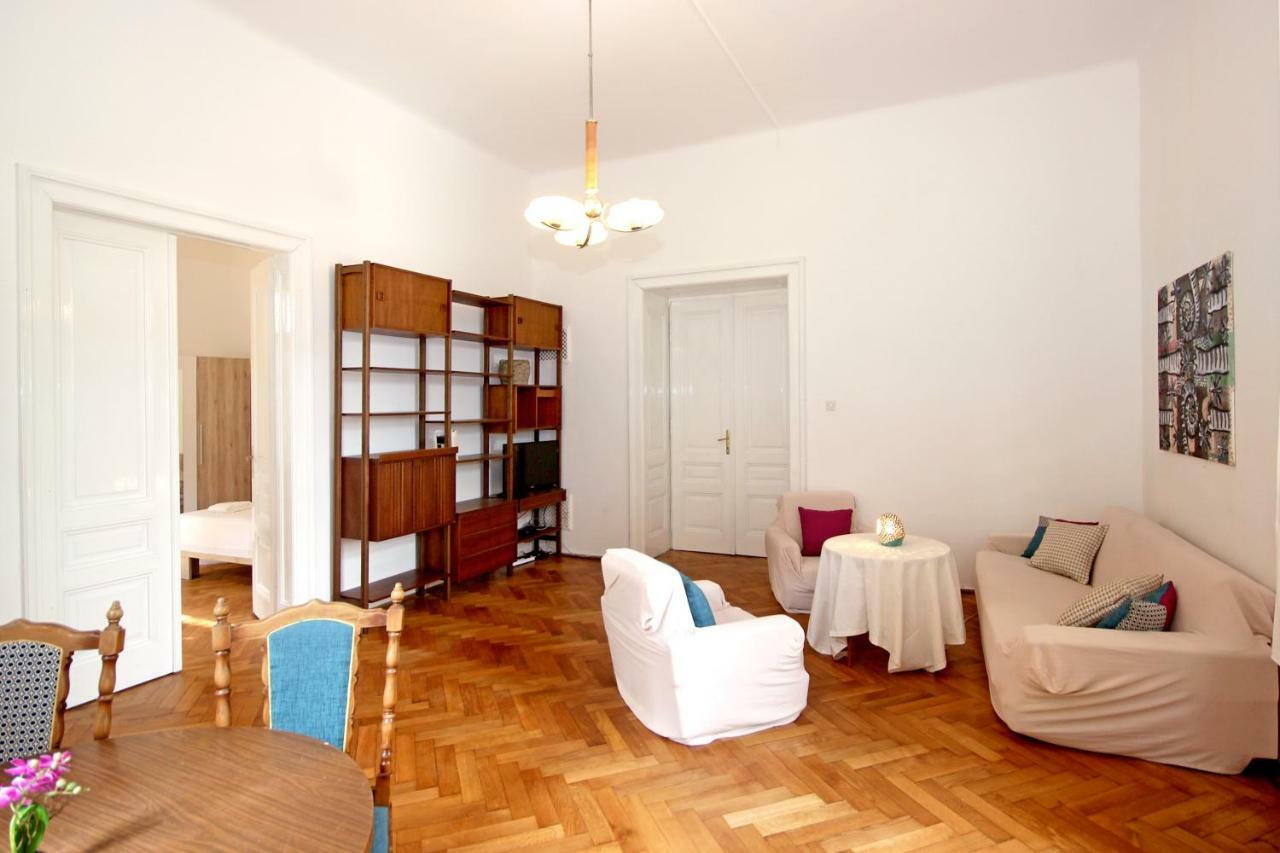 Apartment In The Top Center Of Old Town Pula Buitenkant foto
