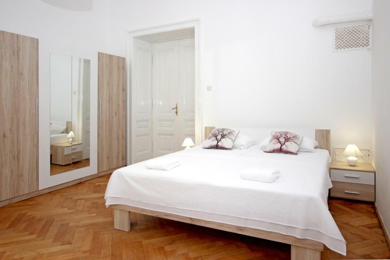Apartment In The Top Center Of Old Town Pula Buitenkant foto